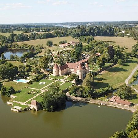 Hotel Domaine Des Etangs, Auberge Resorts Collection Massignac Bagian luar foto