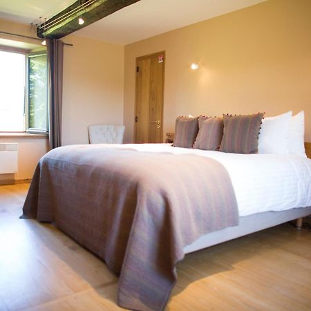 Hotel Domaine Des Etangs, Auberge Resorts Collection Massignac Bagian luar foto