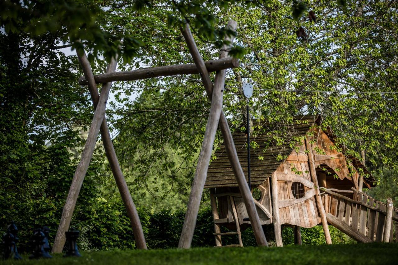 Hotel Domaine Des Etangs, Auberge Resorts Collection Massignac Bagian luar foto