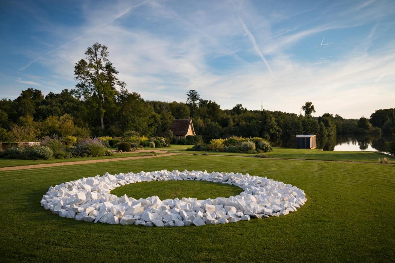 Hotel Domaine Des Etangs, Auberge Resorts Collection Massignac Bagian luar foto