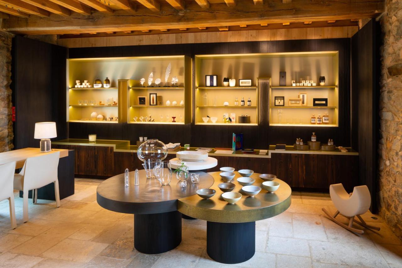 Hotel Domaine Des Etangs, Auberge Resorts Collection Massignac Bagian luar foto