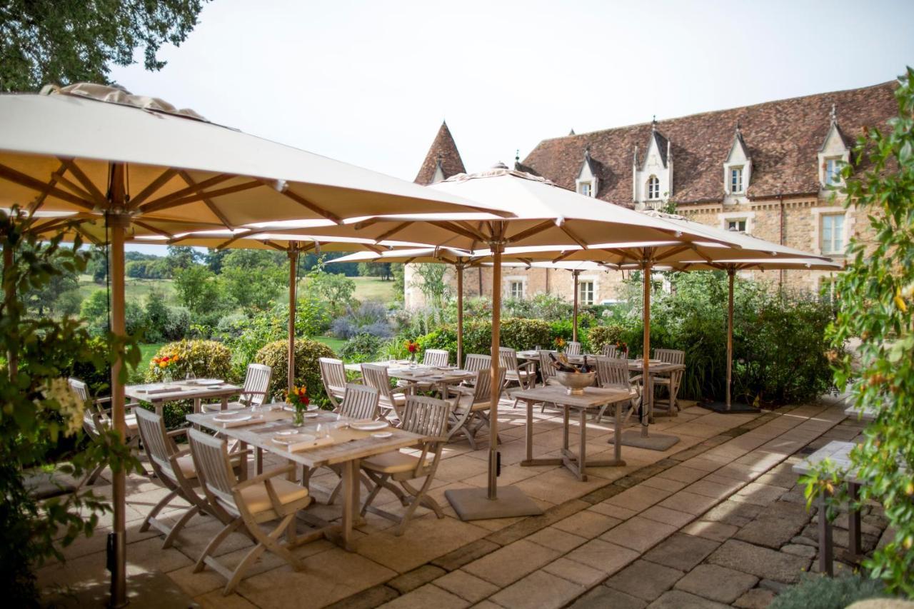 Hotel Domaine Des Etangs, Auberge Resorts Collection Massignac Bagian luar foto