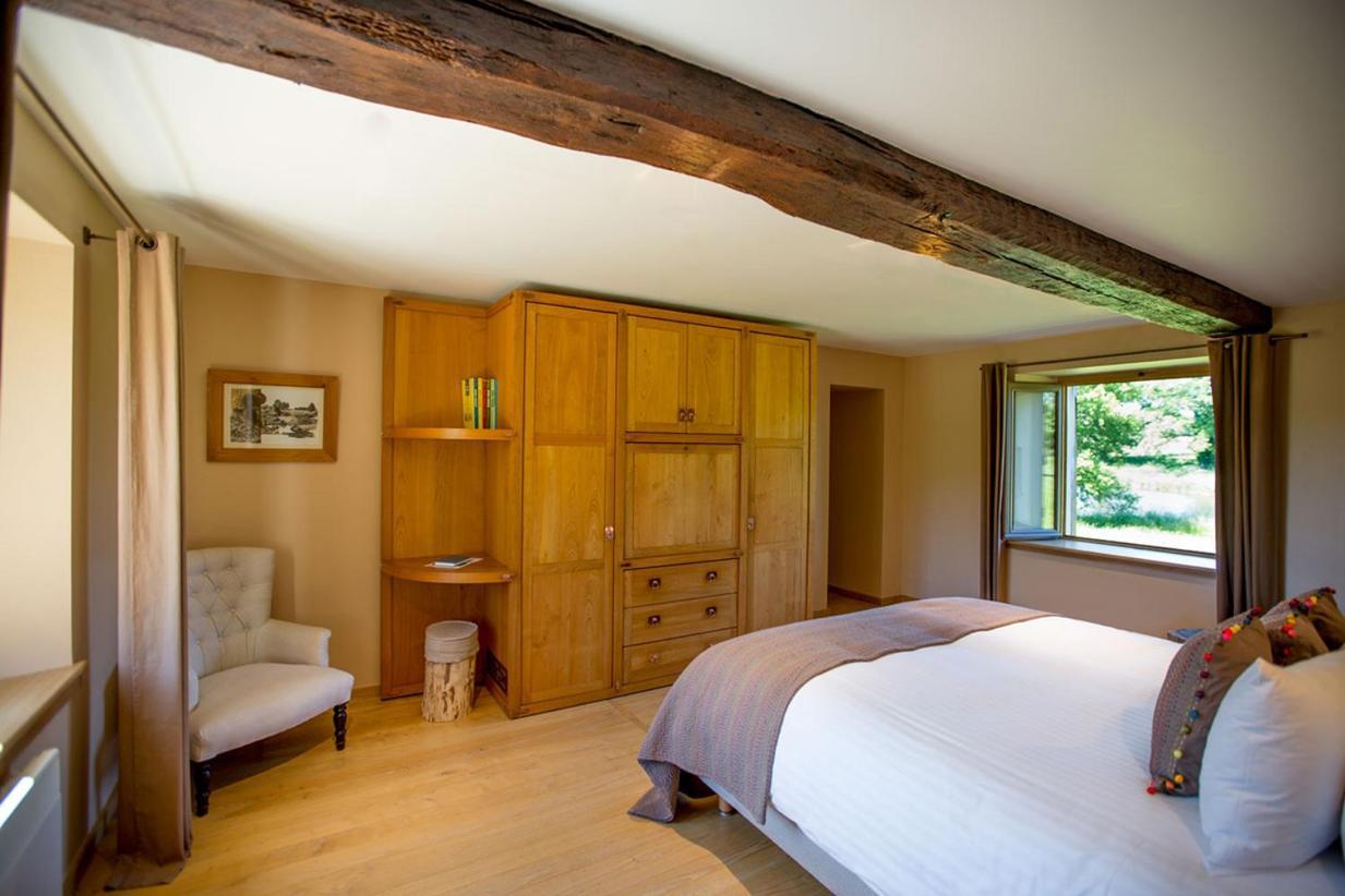 Hotel Domaine Des Etangs, Auberge Resorts Collection Massignac Bagian luar foto