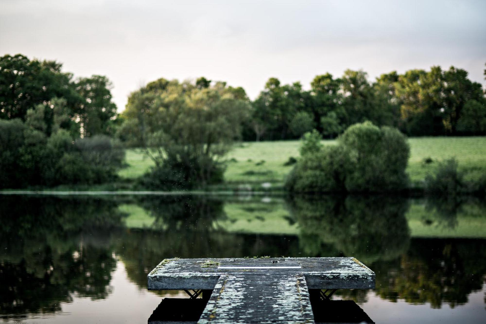 Hotel Domaine Des Etangs, Auberge Resorts Collection Massignac Bagian luar foto