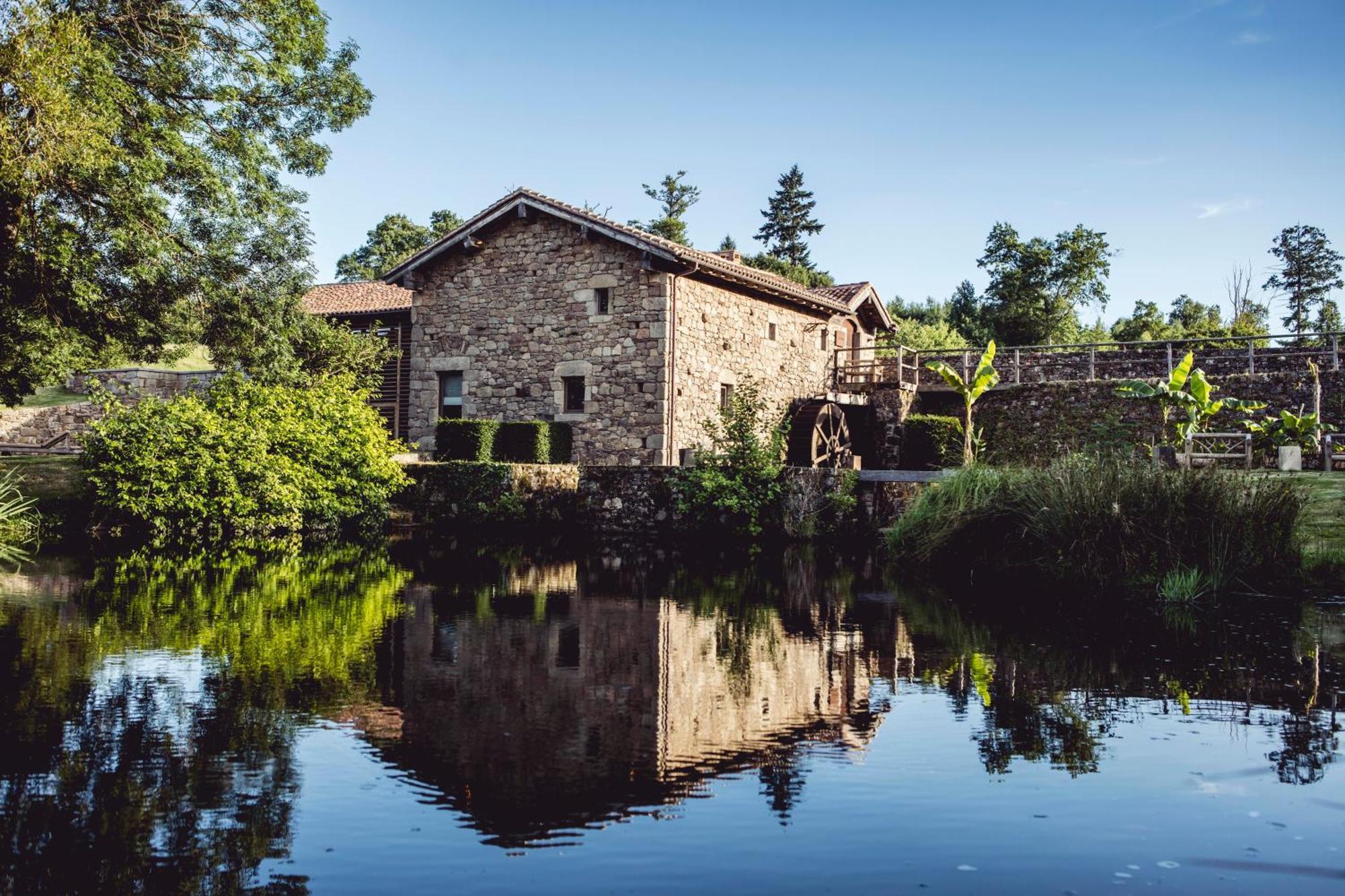 Hotel Domaine Des Etangs, Auberge Resorts Collection Massignac Bagian luar foto