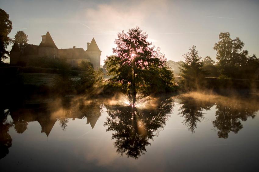 Hotel Domaine Des Etangs, Auberge Resorts Collection Massignac Bagian luar foto