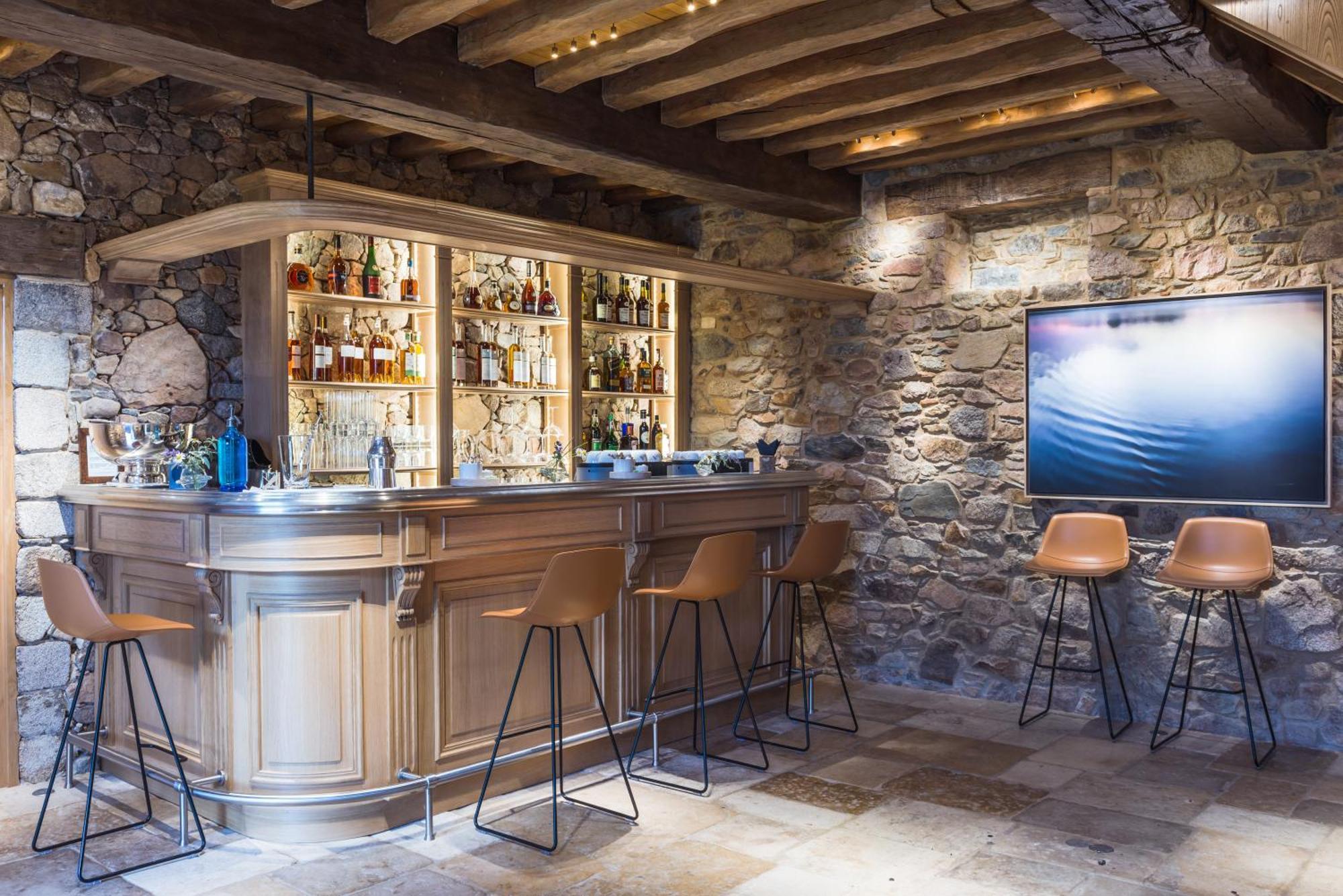 Hotel Domaine Des Etangs, Auberge Resorts Collection Massignac Bagian luar foto