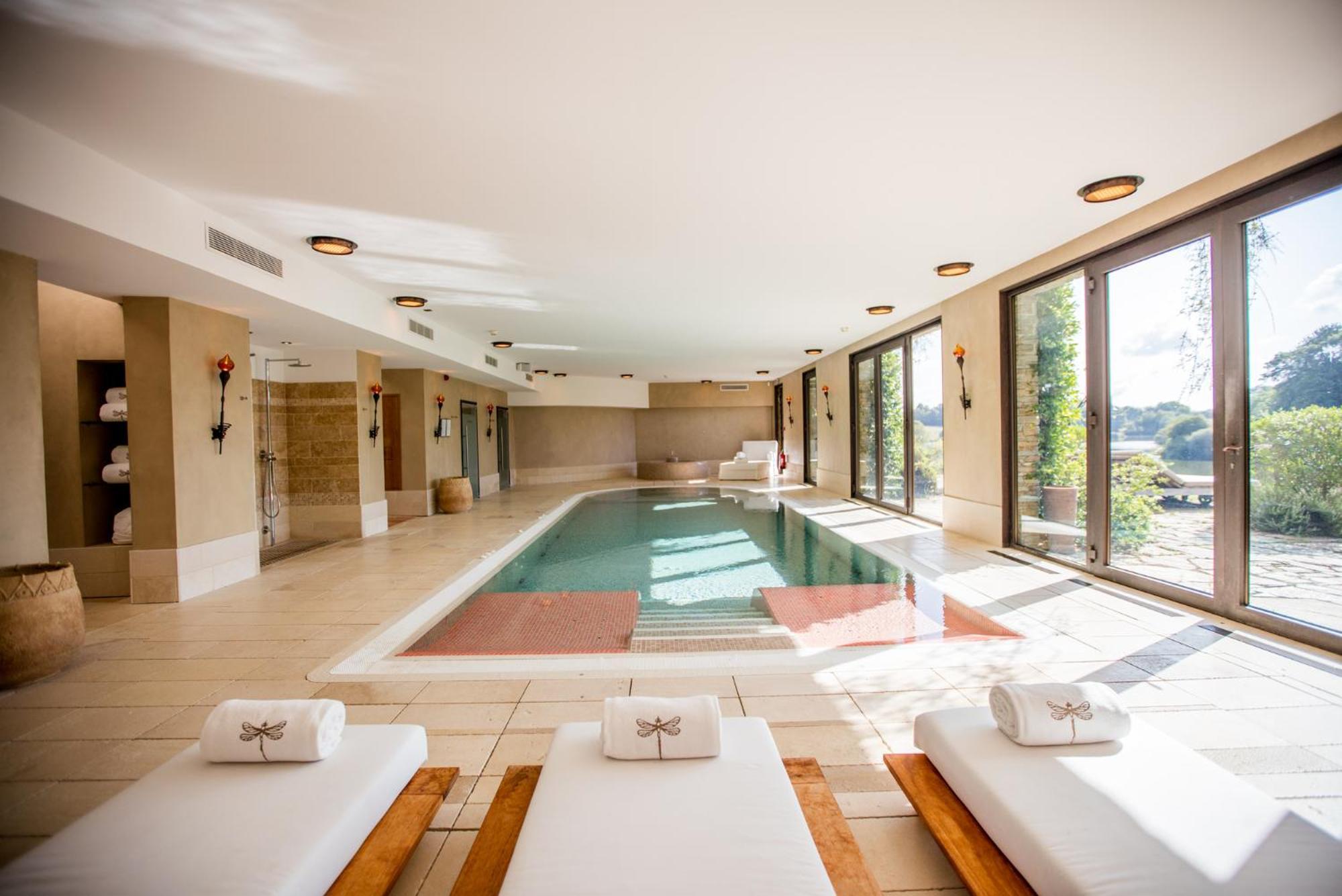 Hotel Domaine Des Etangs, Auberge Resorts Collection Massignac Bagian luar foto