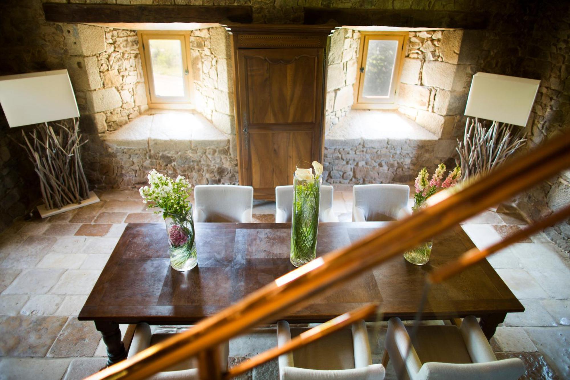 Hotel Domaine Des Etangs, Auberge Resorts Collection Massignac Bagian luar foto