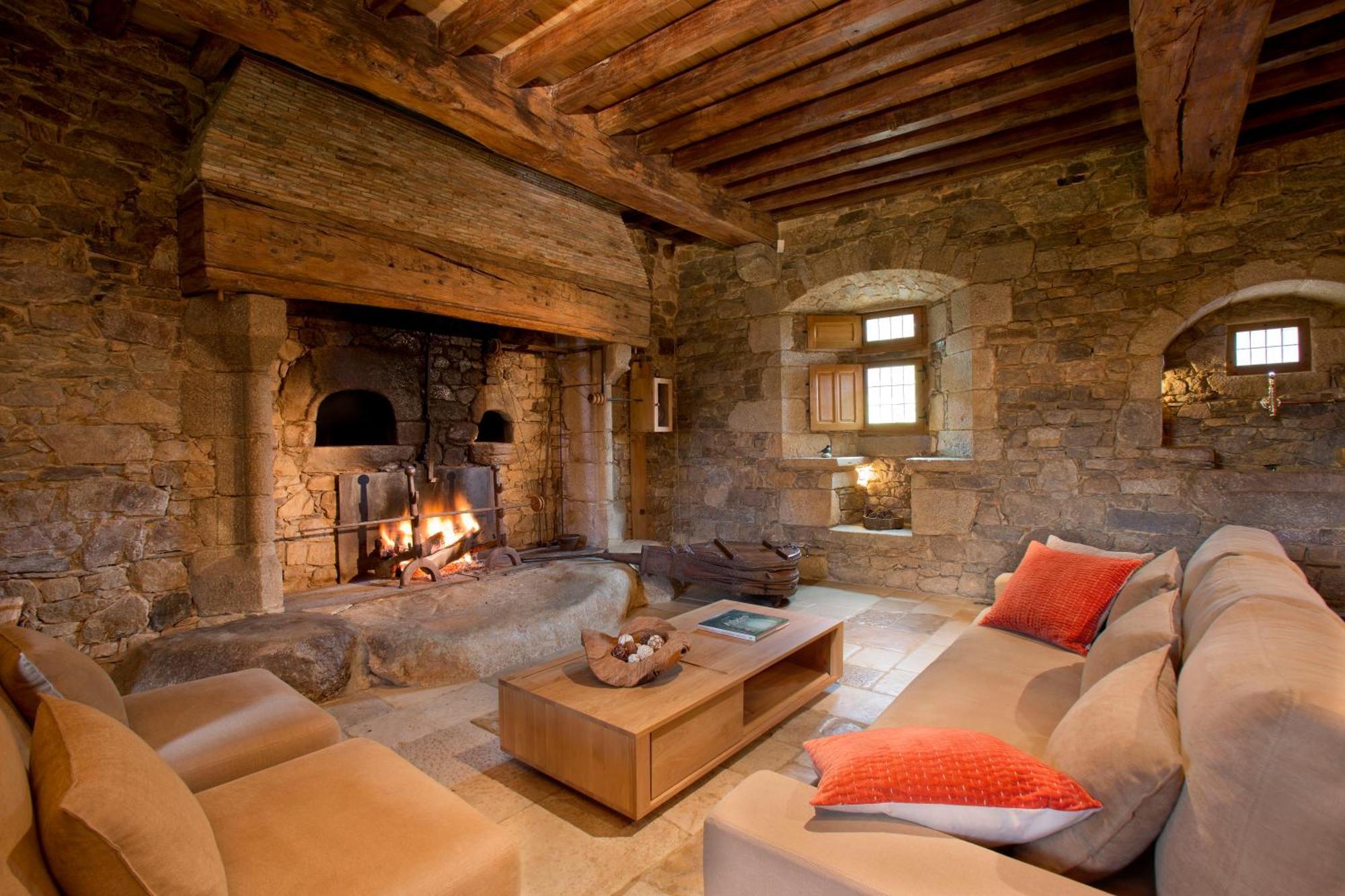 Hotel Domaine Des Etangs, Auberge Resorts Collection Massignac Bagian luar foto