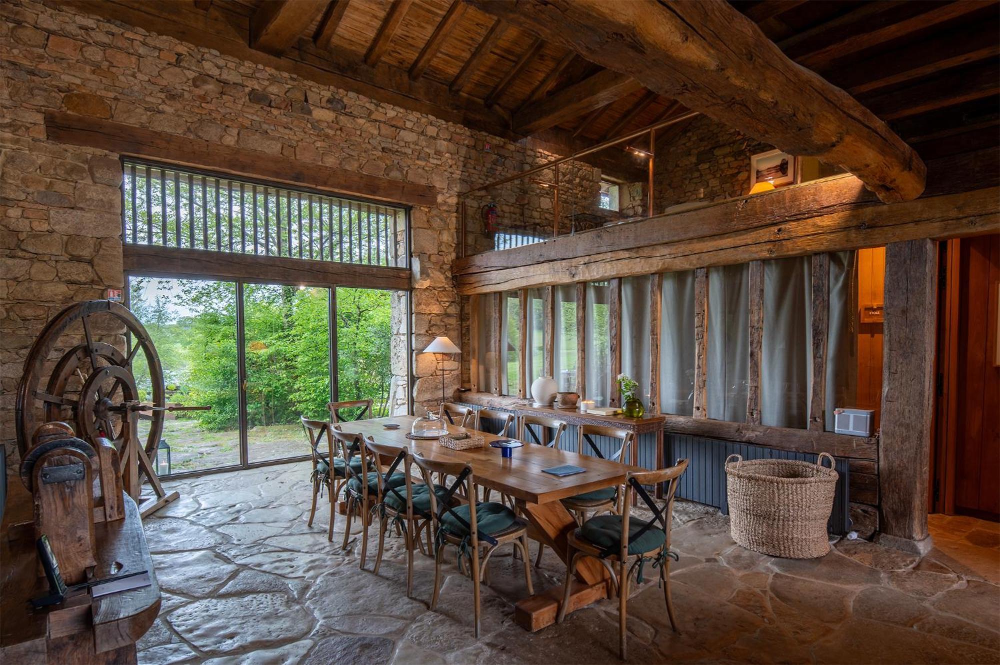 Hotel Domaine Des Etangs, Auberge Resorts Collection Massignac Bagian luar foto