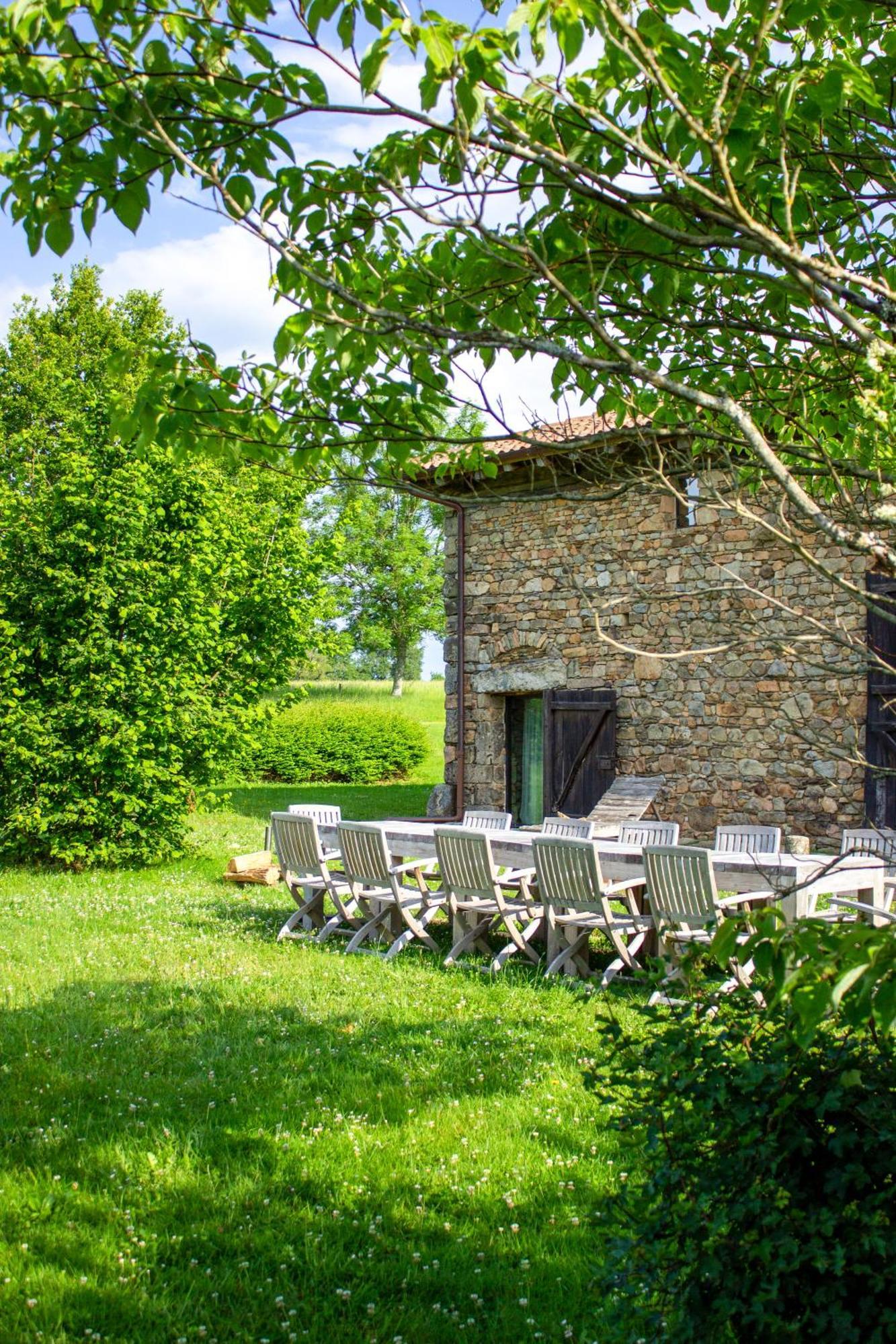 Hotel Domaine Des Etangs, Auberge Resorts Collection Massignac Bagian luar foto
