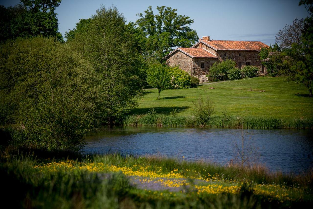 Hotel Domaine Des Etangs, Auberge Resorts Collection Massignac Bagian luar foto