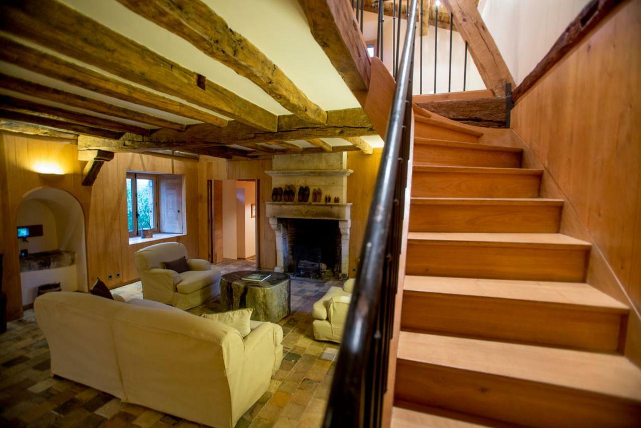 Hotel Domaine Des Etangs, Auberge Resorts Collection Massignac Bagian luar foto